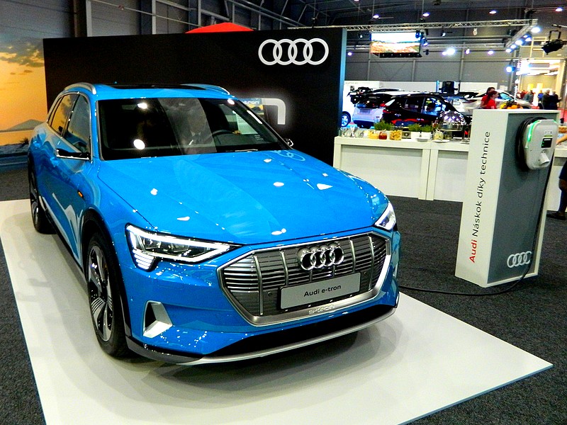 Audi e-tron 55 se představil